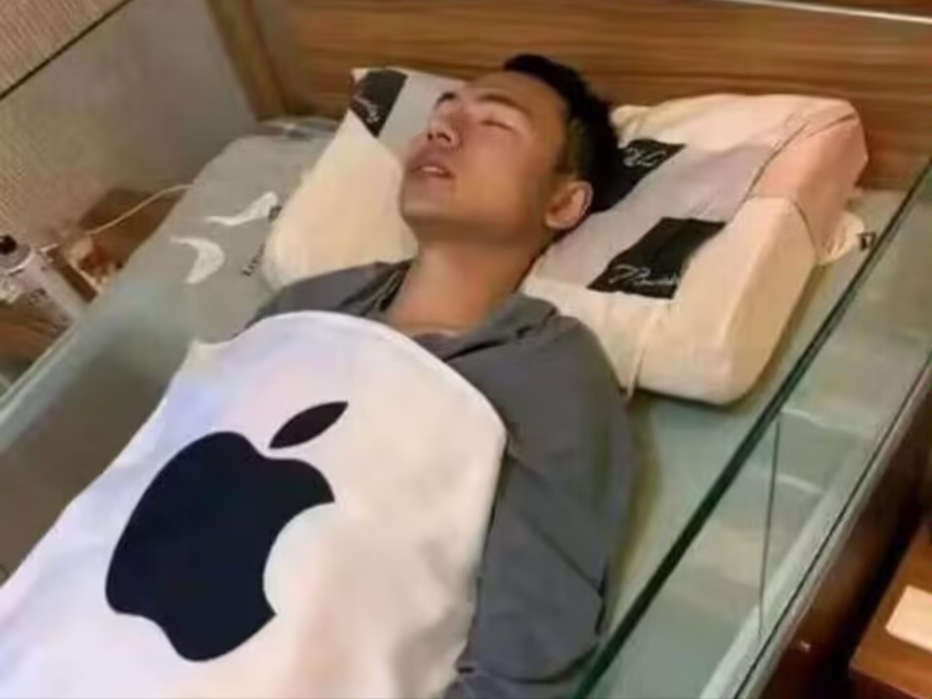 沉重悼念卢晨风先生，不爱请别诋毁-拟人圈